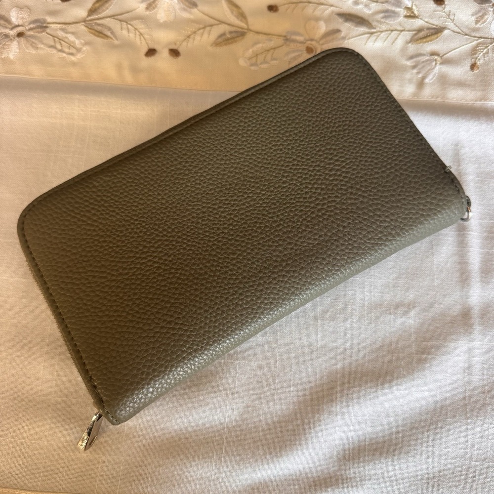 Thirty One 31 All about the Benjamins Wallet Ooh La La Olive  AATB